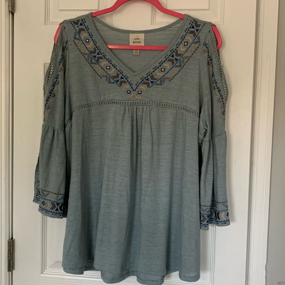 Knox Rose Embroidered top